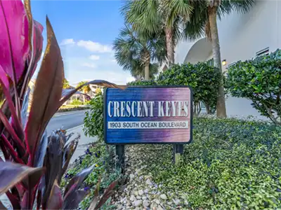 Tropical welcome at Crescent Keys on South Ocean Boulevard